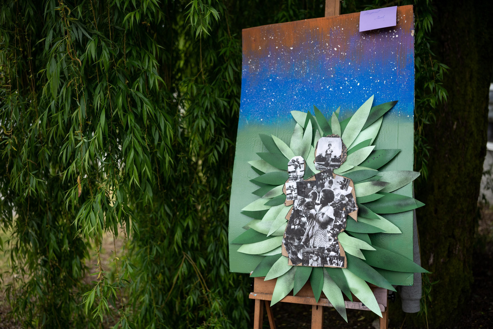 Actividade artística dos alumnos e alumnas de artes no exterior do instituto.