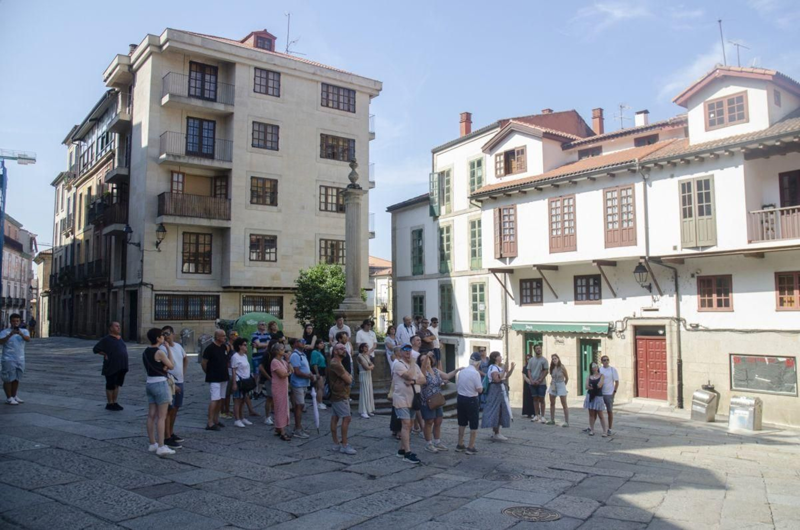 Un grupo de turistas en Ourense.