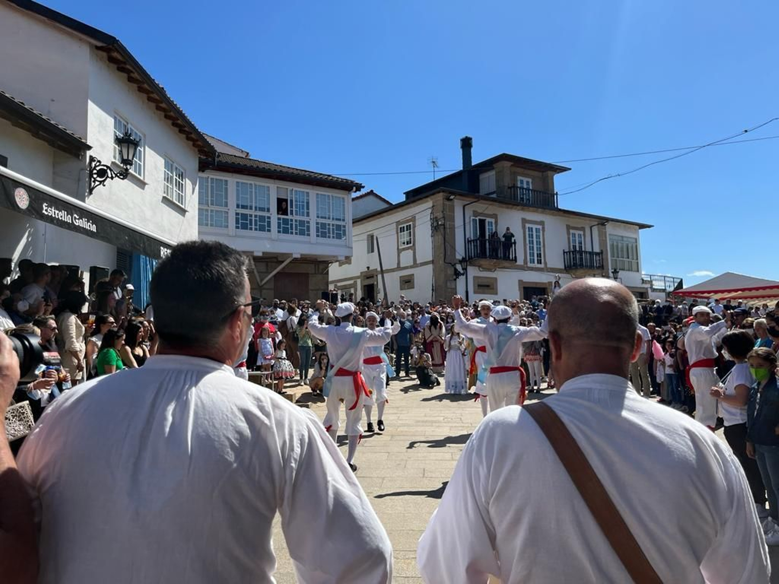 Danzantes y música en la Picota.