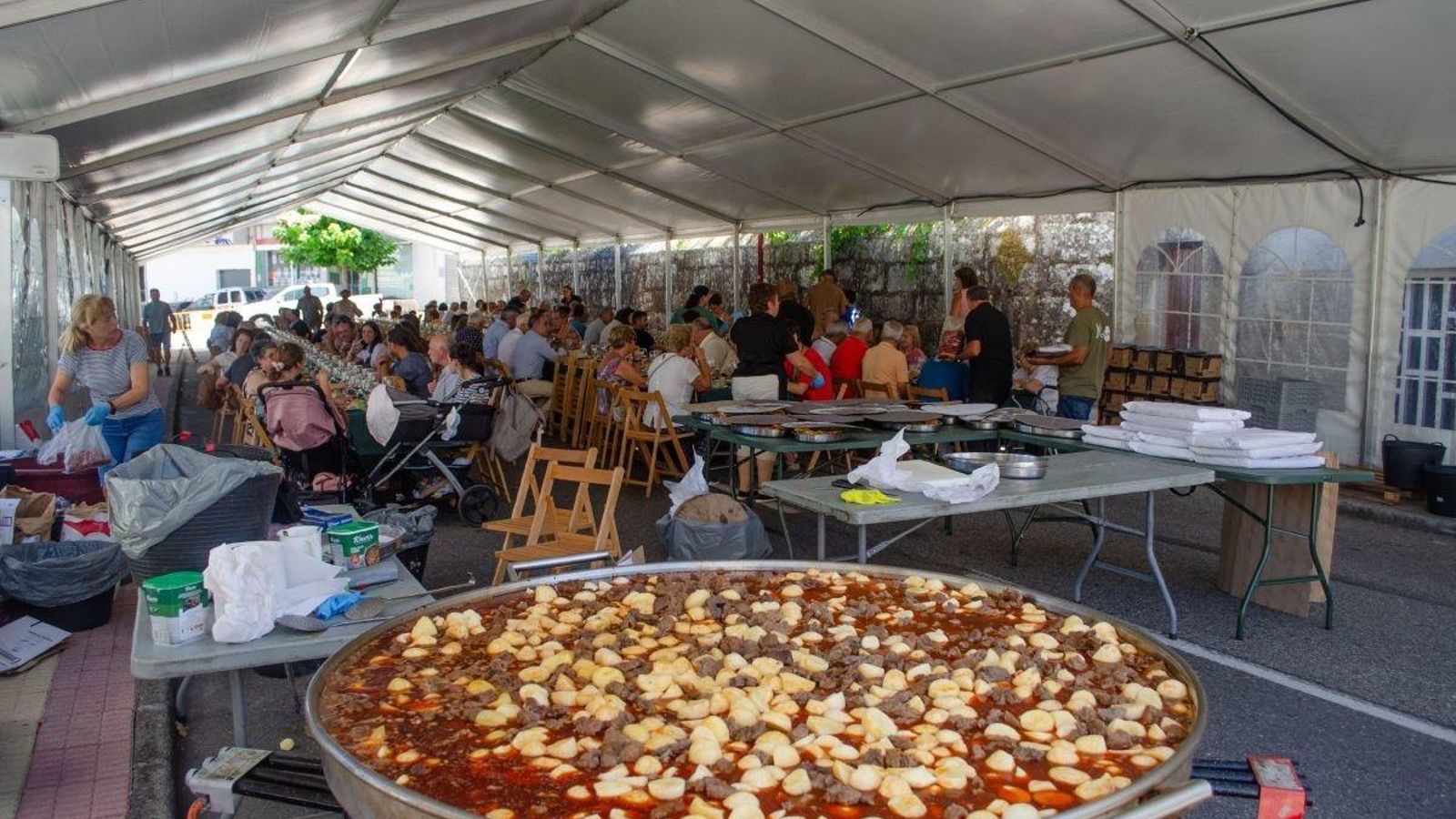 O xantar popular con xarrete (foto: Lucía Otero).