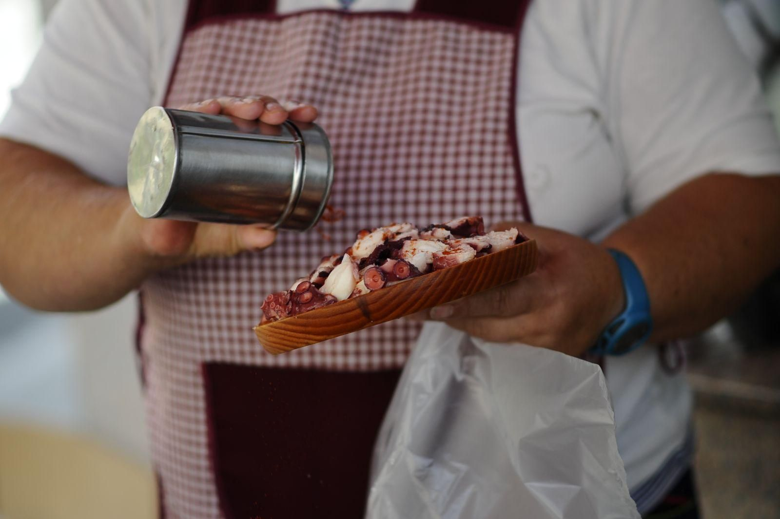 Las pulpeiras ourensanas resisten a la nueva normalidad // FOTO: MARTIÑO PINAL