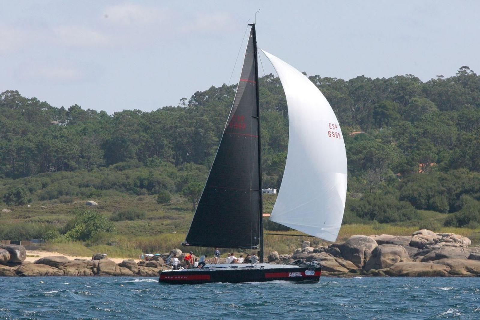 La embarcación “Aceites Abril”, ayer durante la regata.