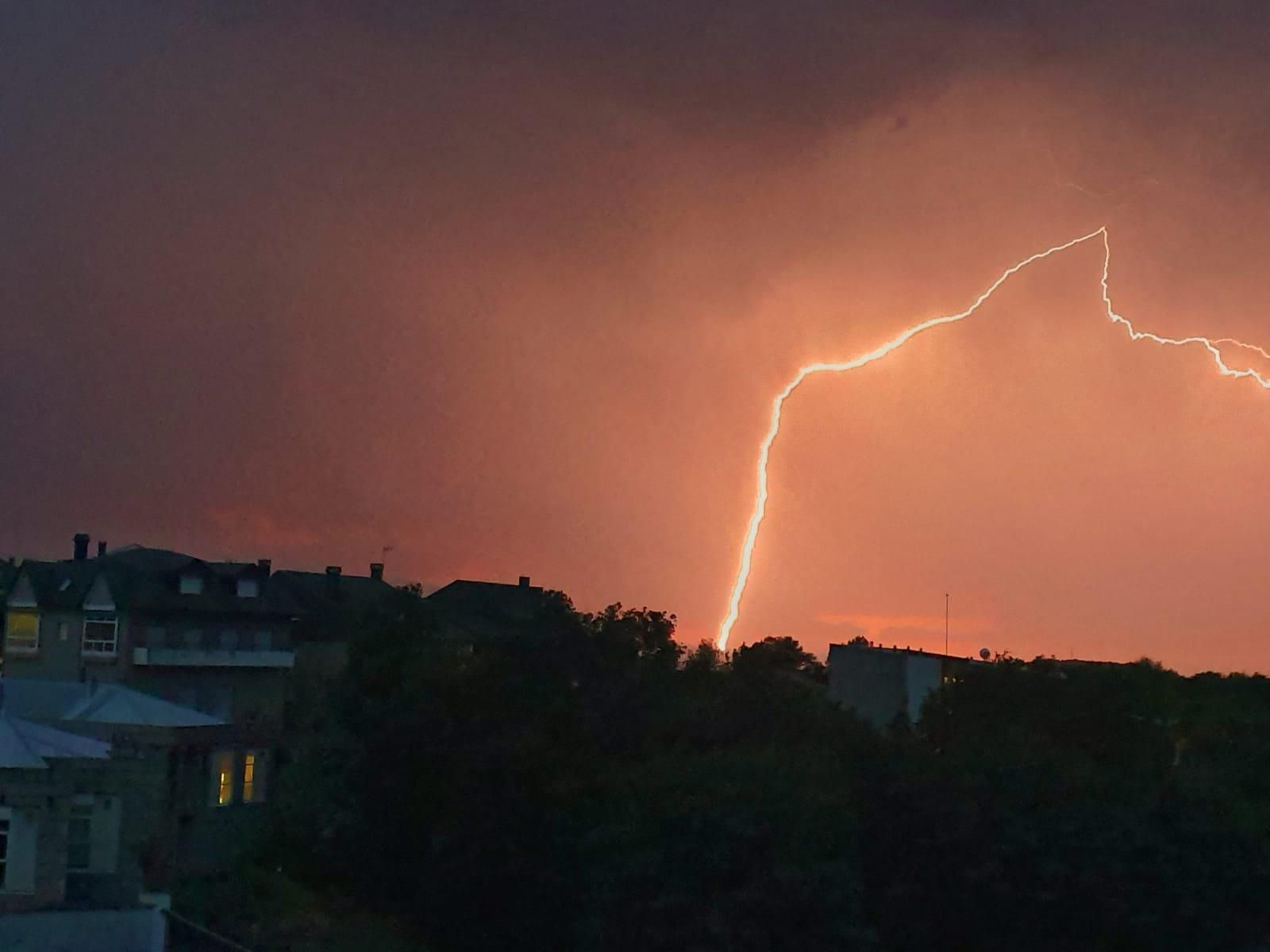 Las tormentas ponen en alerta Ourense 48 horas después de la bomba hídrica.