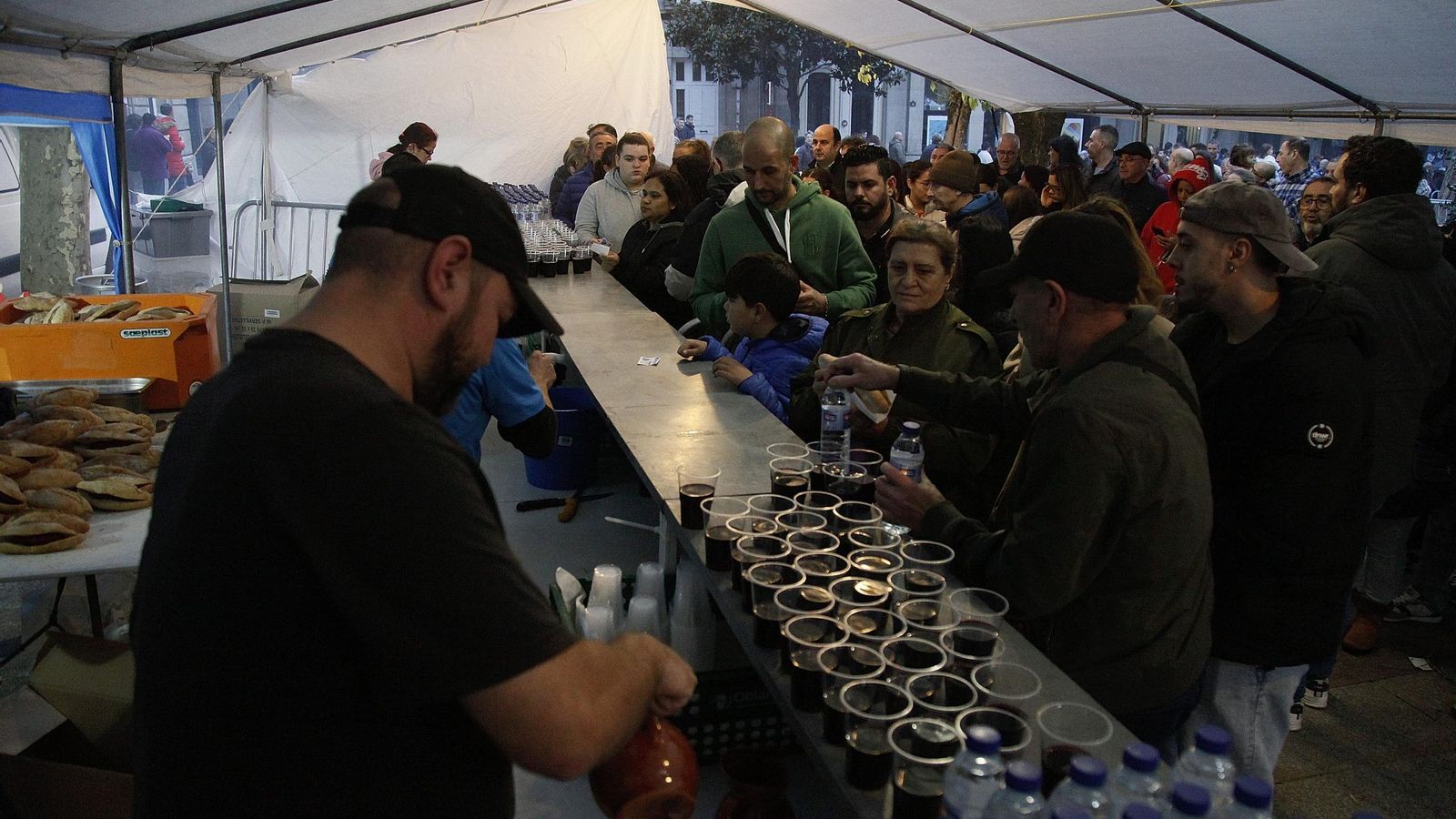 Galería | Cabezudos, castañas y bollo preñado para disfrutar de los magostos en la ciudad