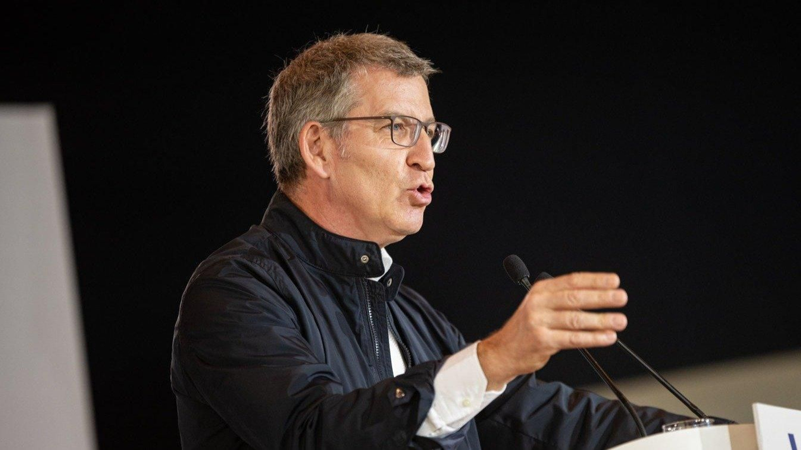 El presidente del Partido Popular, Alberto Núñez Feijóo, interviene durante un mitin del Partido Popular. (Foto de archivo)