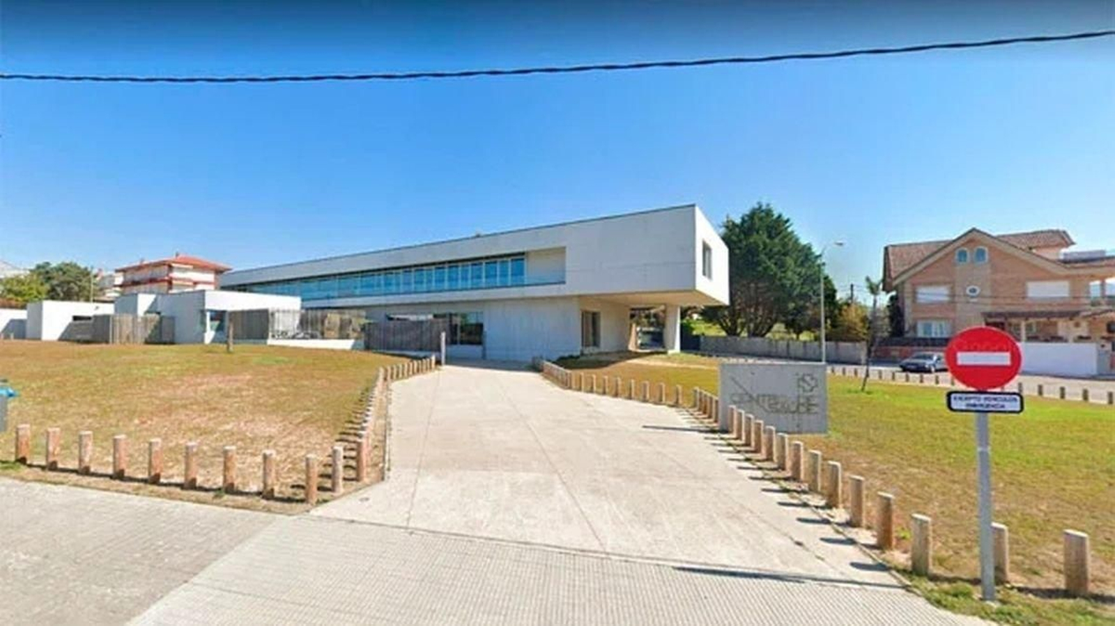 El centro de salud de Panxón tiene listas de espera para una cita de dos semanas.