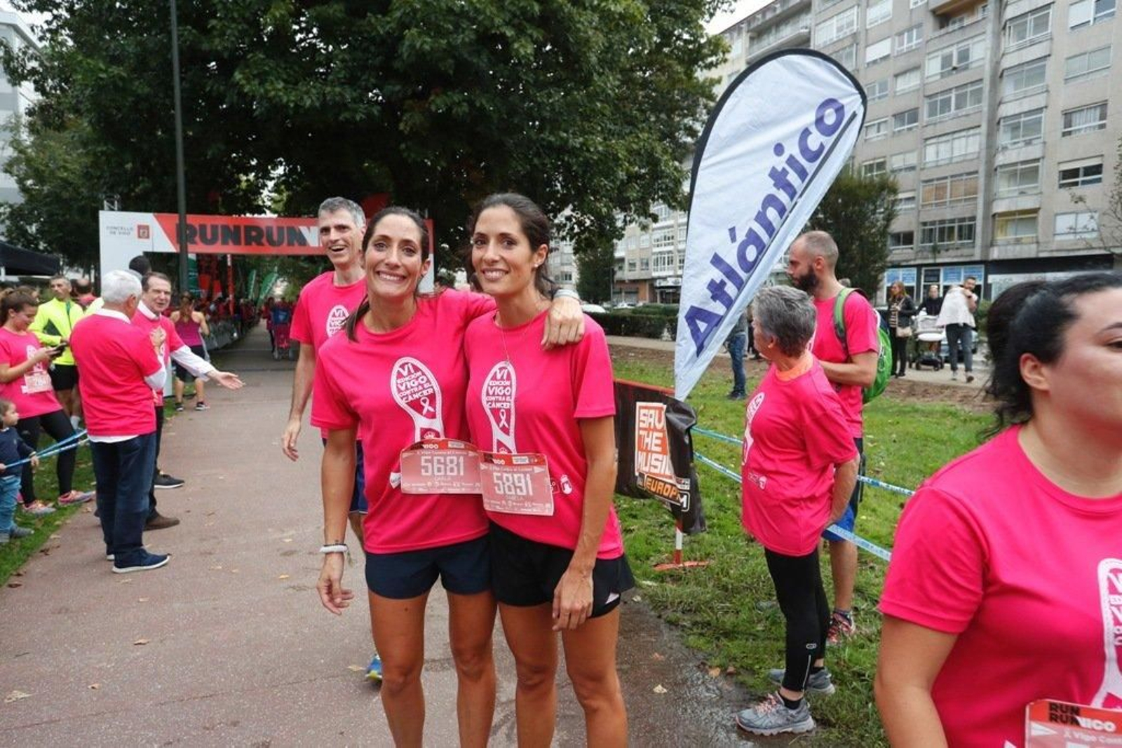 El color rosa abarrotó la Avenida de Castelao - JV Landín 058