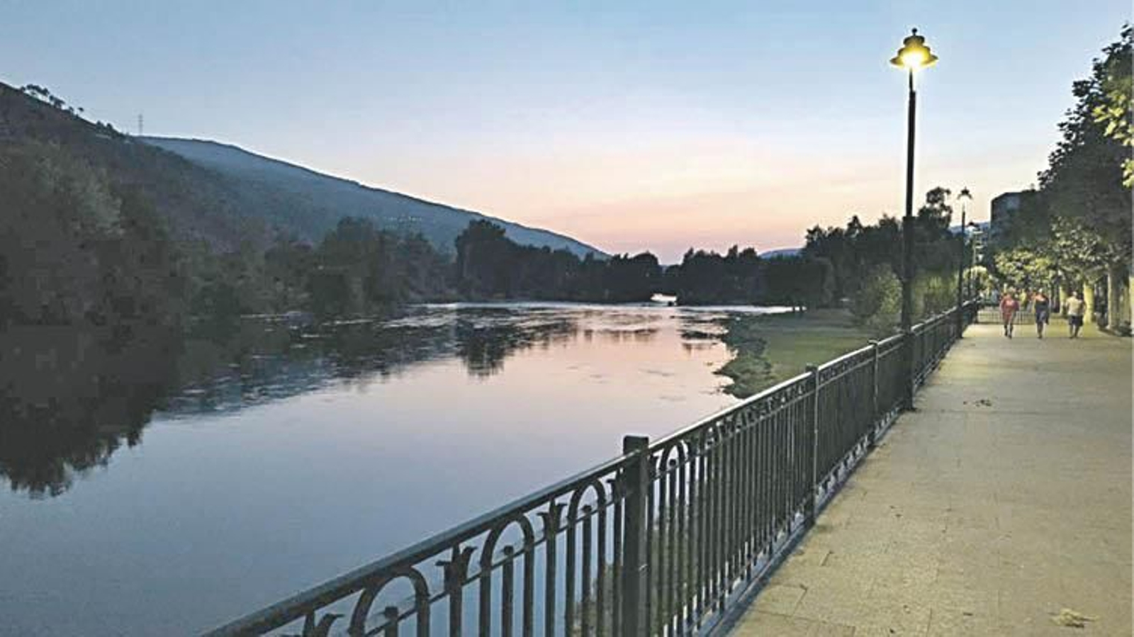 Paseo de O Malecón, en O Barco de Valdeorras.