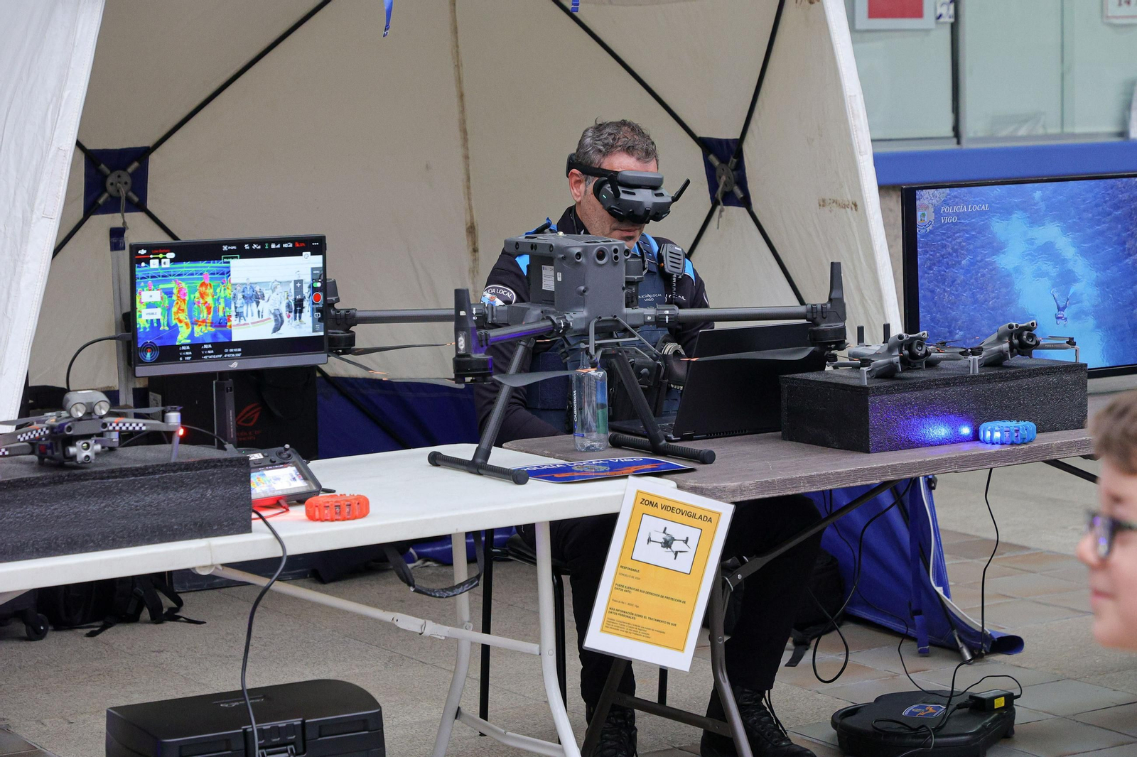 Galería | Niños y mayores descubren el trabajo de la Policía Local de Vigo
