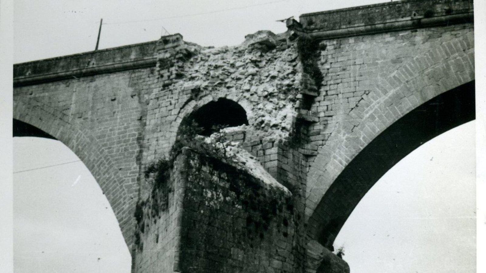 Foto del archivo de la COTOP que muestra el estado del puente antes de una de sus últimas reparaciones.