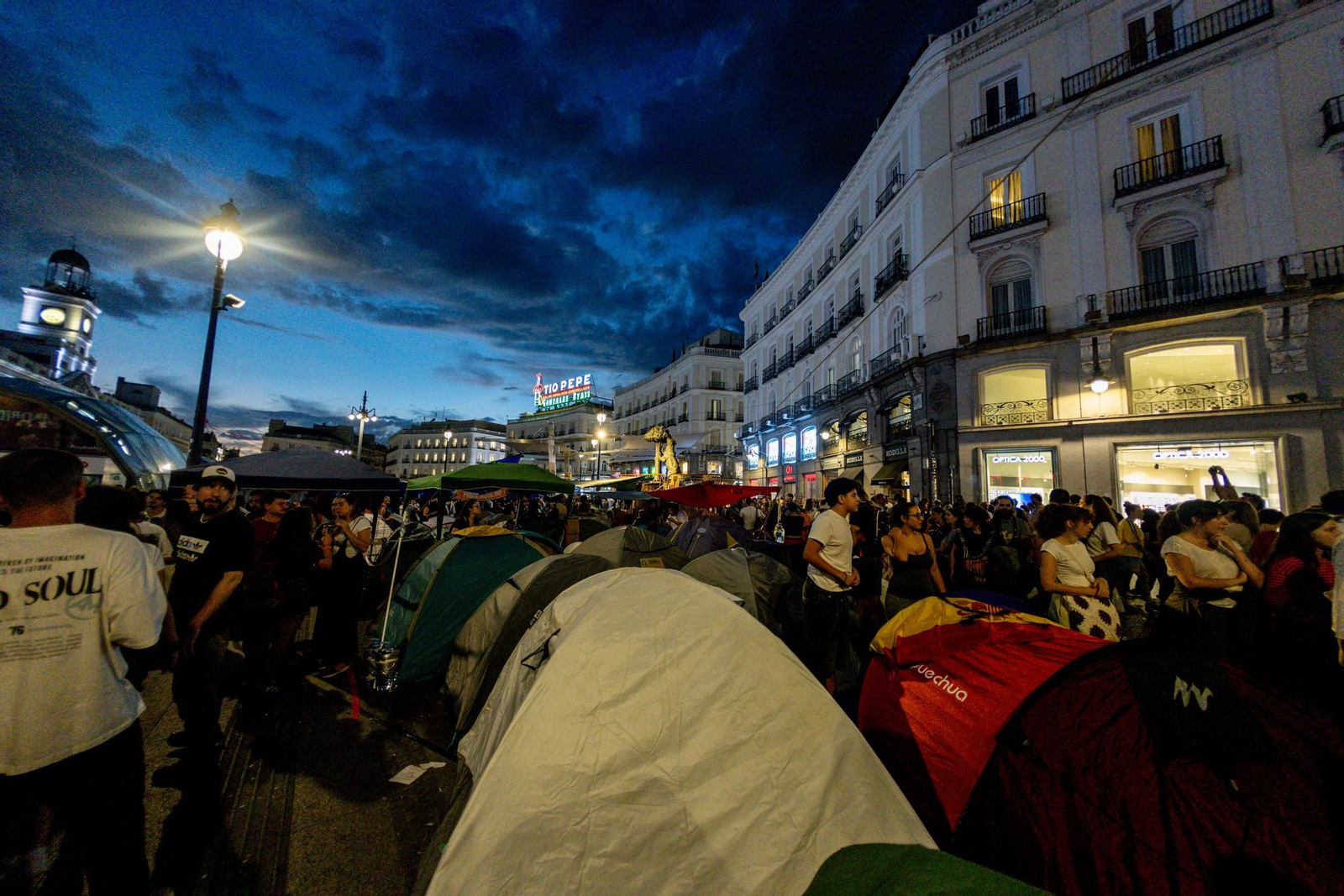 Galería | La acampada de Sol por una vivienda digna se sigue extendiendo y los congregados insisten en esta medida de presión