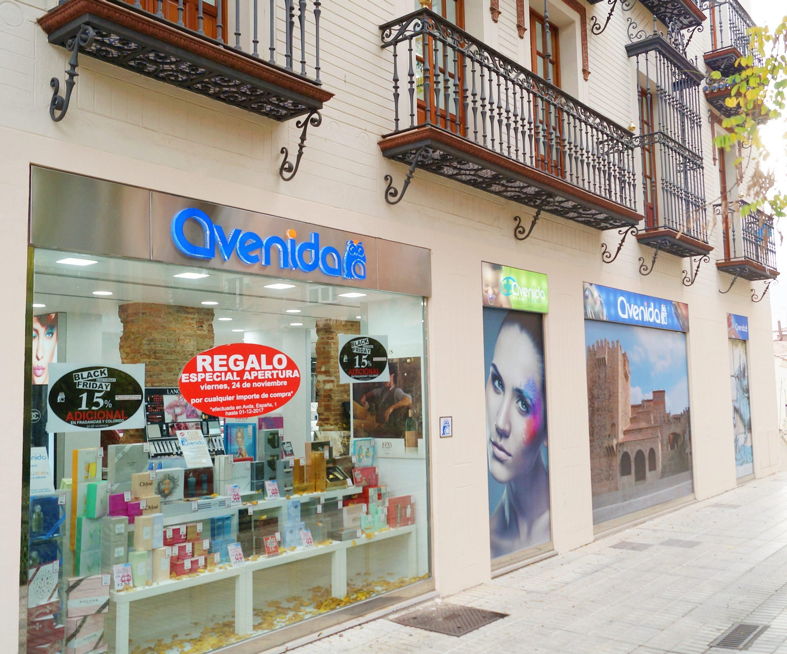 Fachada de una tienda de Perfumerías Avenida.