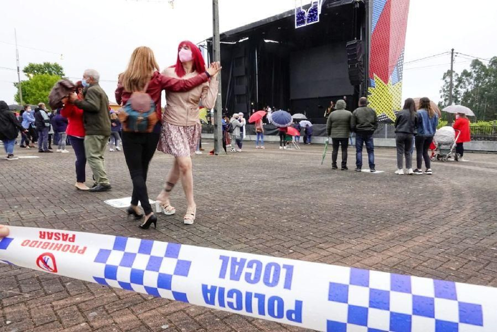 Tomiño vuelve a bailar en una verbena _ Vicente Alonso 25