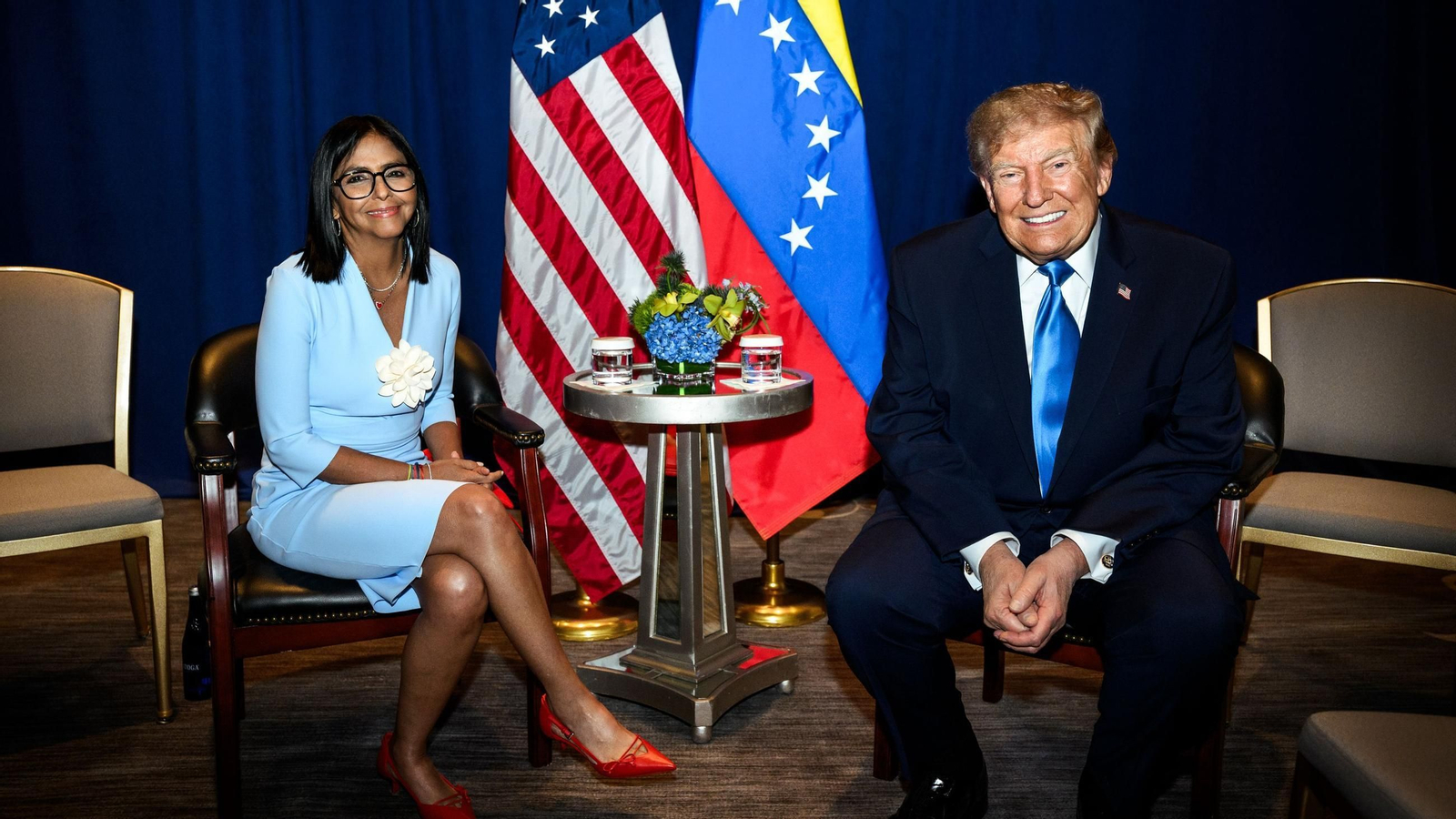 El presidente de EEUU, Donald Trump, participa en una reunión informal con la presidenta encargada de Venezuela, Delcy Rodríguez, en el hotel Lotte Palace de la ciudad de Nueva York