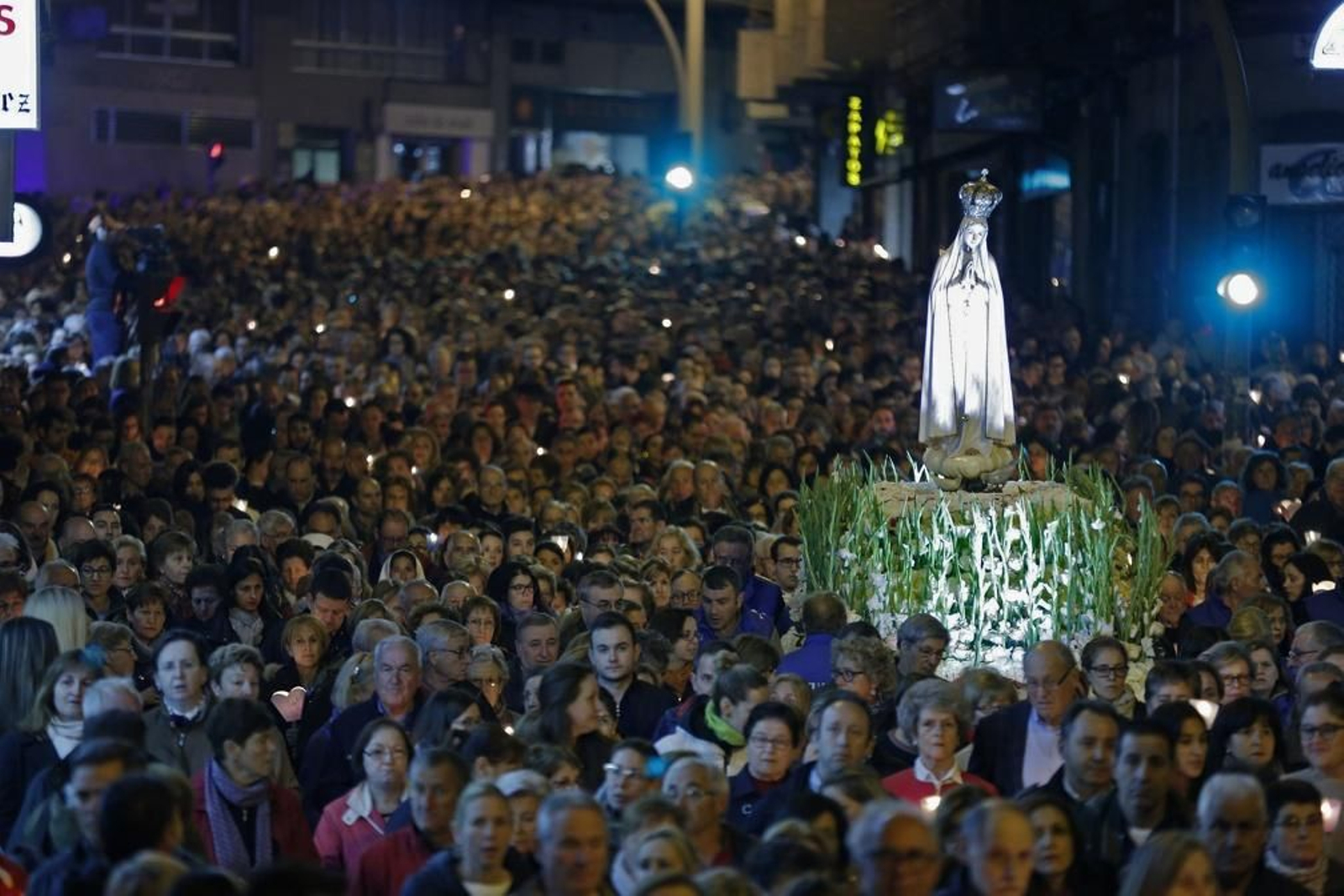 Procesión de las Antorchas por la Novena de Fátima (Foto: Xesús Fariñas).