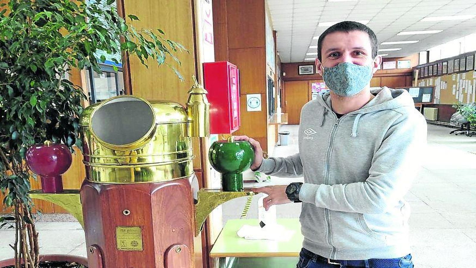 Ventura Mariño, en el Instituto Marítimo Pesquero de Vigo