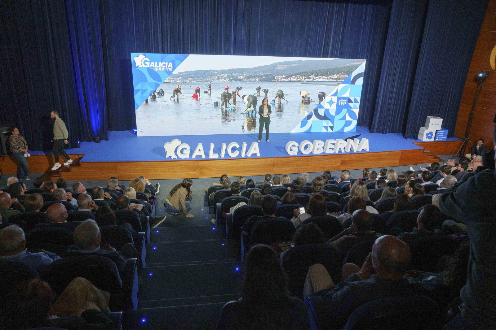 Galería | Rueda lidera el acto del PPdeG en Vigo y hace balance del mandato