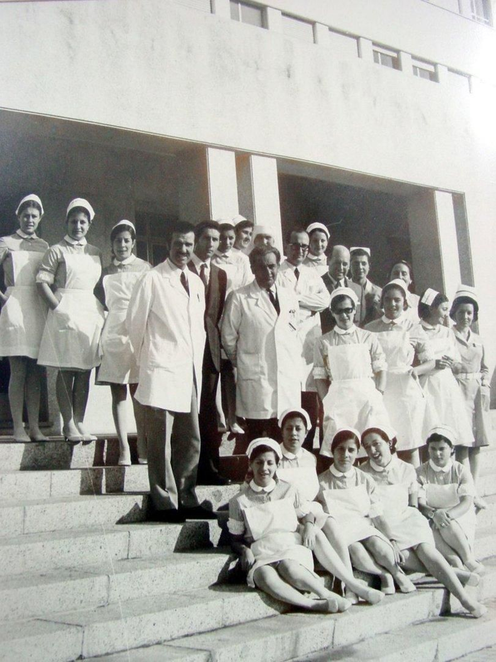 Primeras enfermeras de la Escuela de la Residencia Sanitaria.