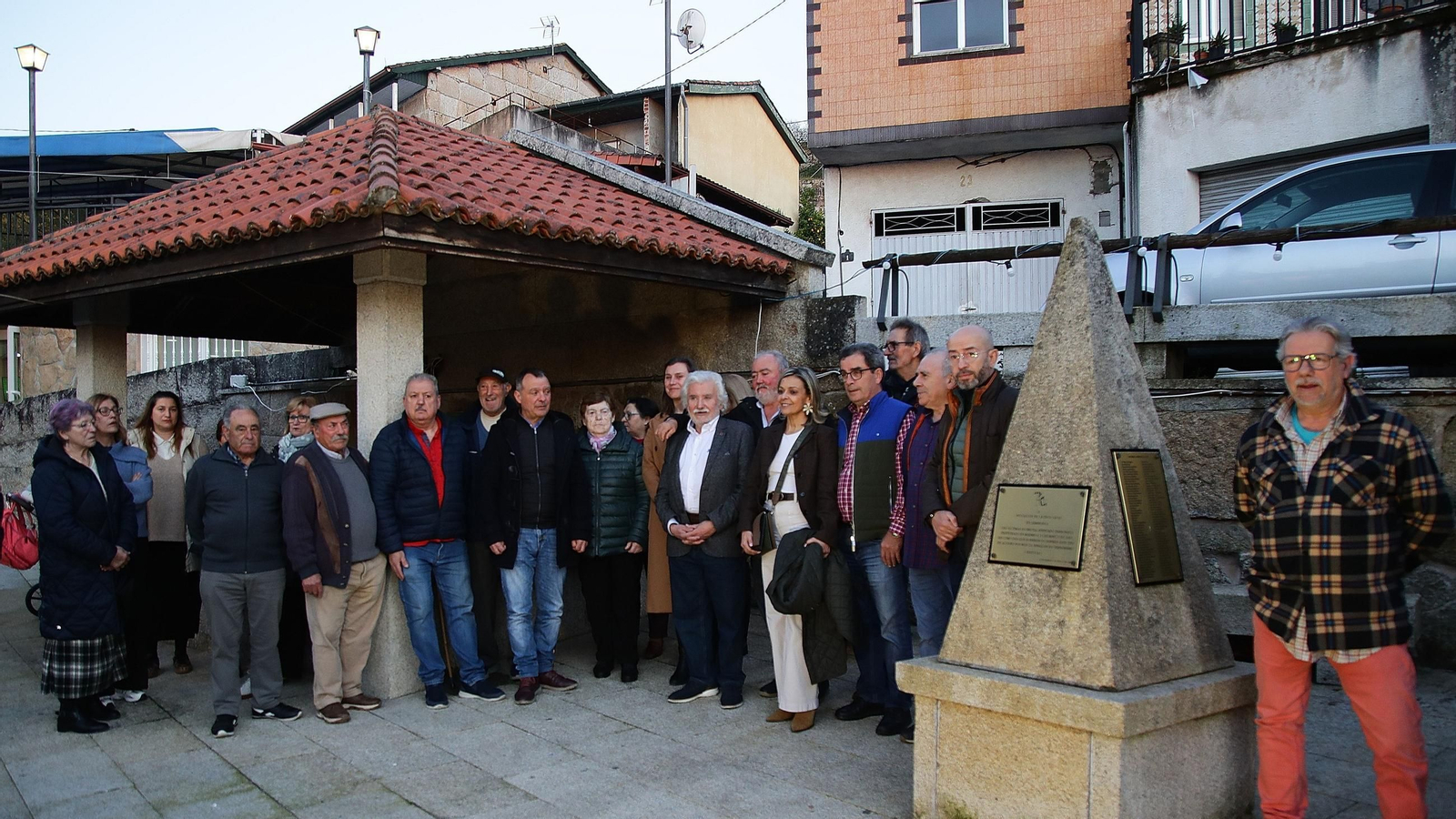 Minuto de silencio junto al monumento de As Curuxeiras, quienes nunca dejaron de recordar la fecha.
