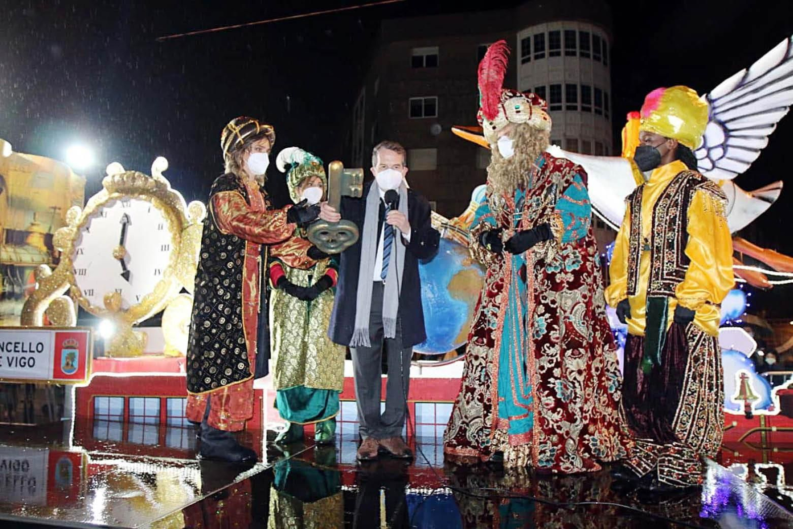 El alcalde Abel Caballero, el año pasado con los Reyes Magos.