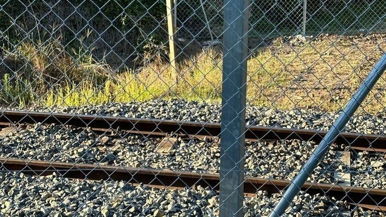 Paso de servicio cerrado por Adif, que recibe críticas del BNG.