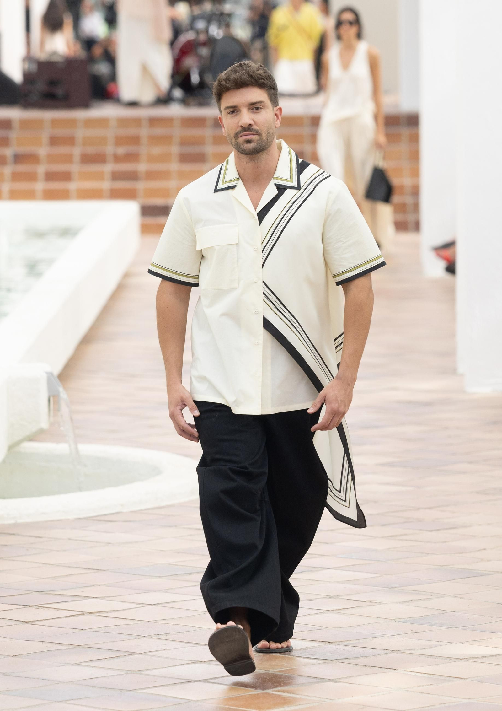 Todos los diseños presentados por Adolfo Domínguez en su regreso a la Fashion Week, en fotos