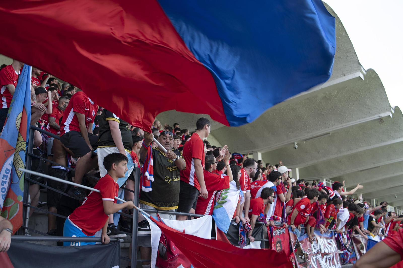 Galería | La UD Ourense quiere llegar a Primera Federación y la afición se vuelca con el equipo en O Couto