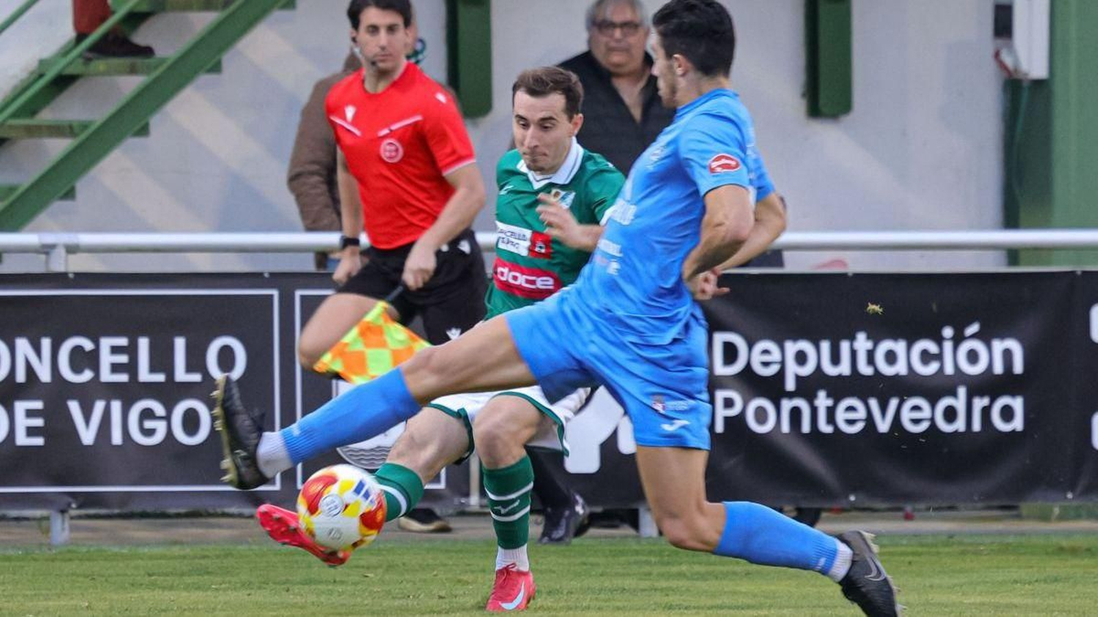 Mateo Gandarillas pone uno de sus habituales centros.