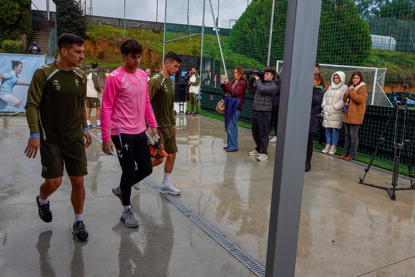 Manu Fernández, Marcos González y Carlos Domínguez, ayer, en las instalaciones de A Madroa.