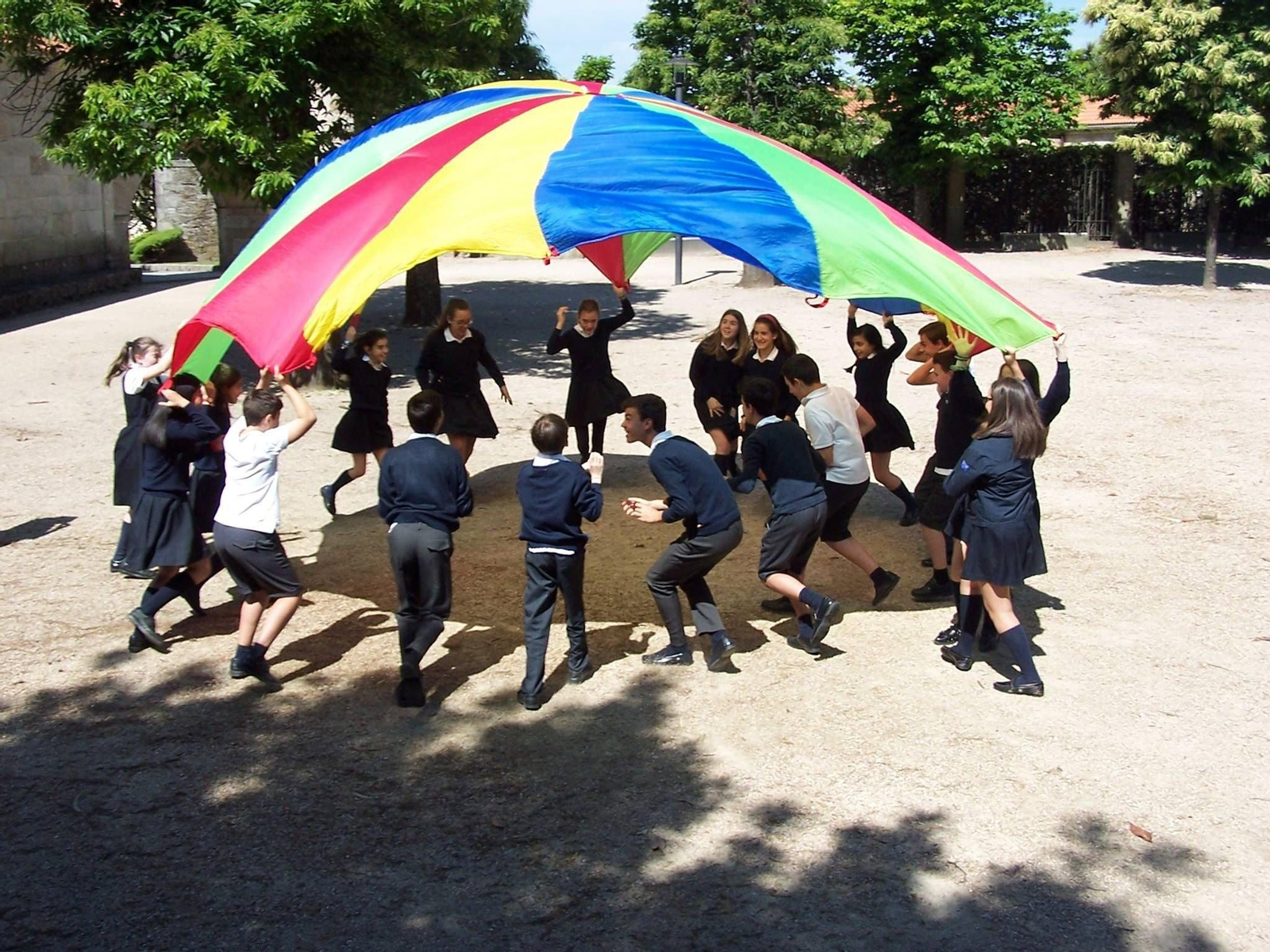 Alumnos de la ESO, aprenden a cooperar para trabajar y para divertirse.