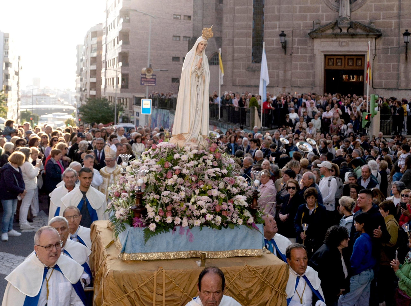 Galería | La devoción recorre las calles de Vigo por la Virgen de Fátima