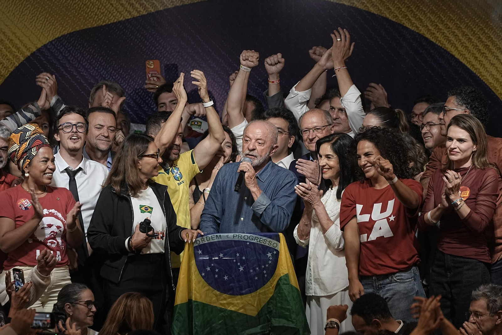 Lula, el domingo por la noche en São Paulo, junto a sus seguidores.