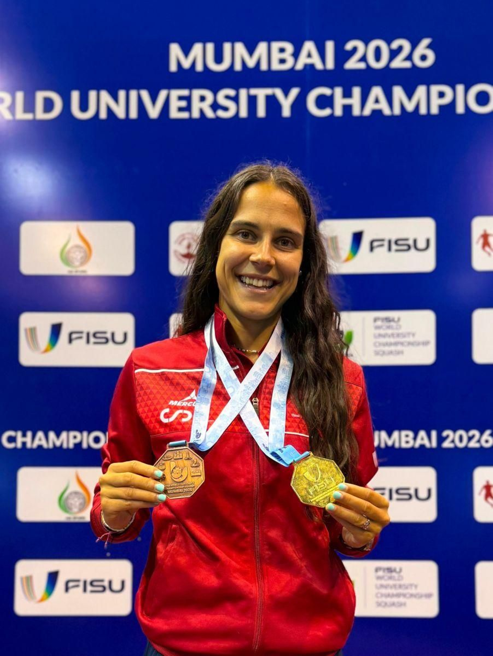 Marta Domínguez con el bronce por equipos y el oro individual.