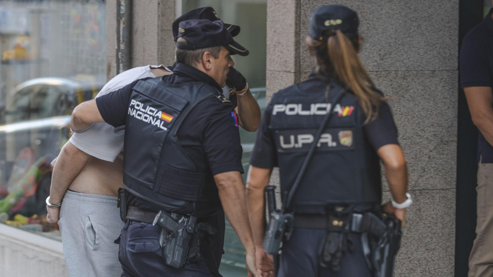 El detenido por la Policía Nacional en la Avenida Portugal de Ourense.