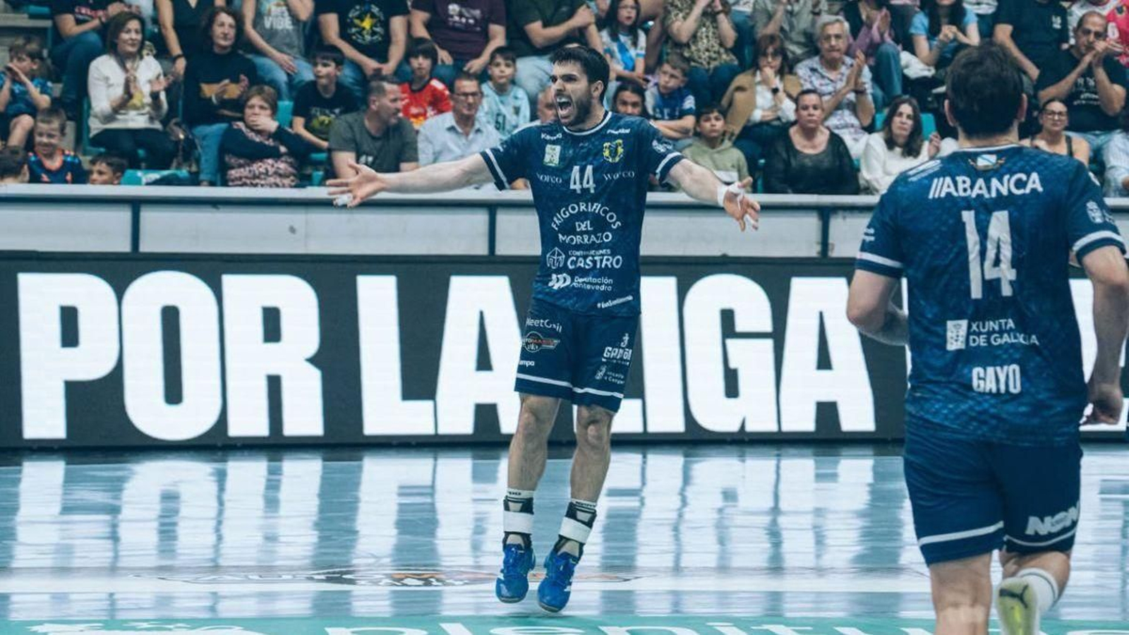 El Balonmán Cangas cayó ayer por la mínima en León y lleva tres derrotas en sendos partidos