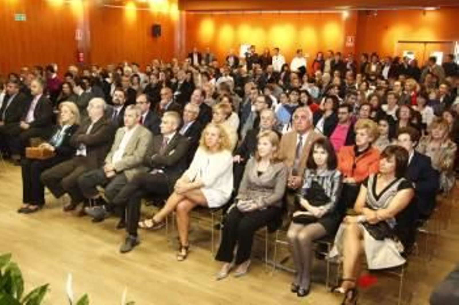 Miles de personas abarratron otra vez las calles de Baiona y despidieron la fiesta hasta el próximo año. (Foto: FOTOS: JV LANDÍN: )