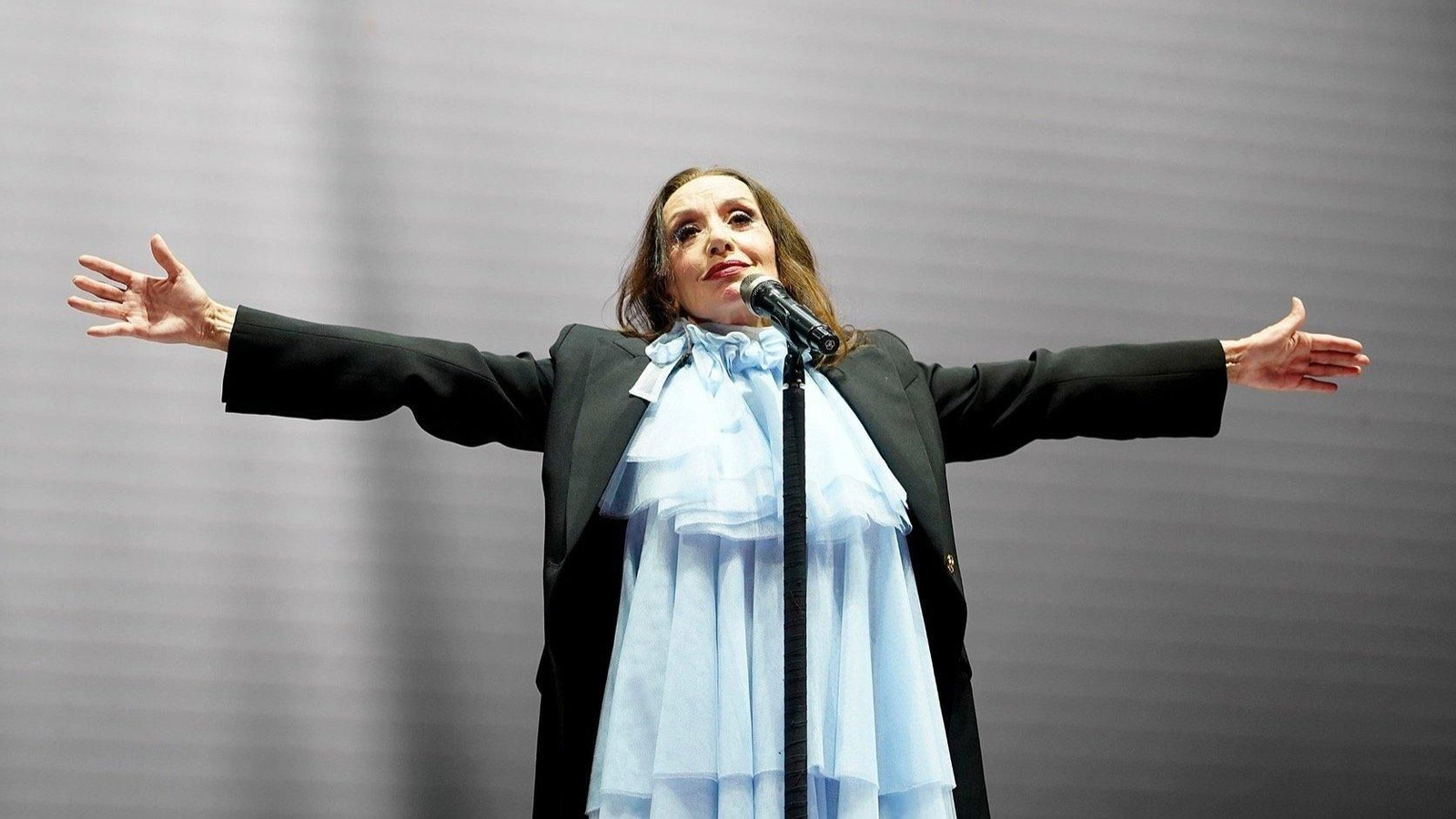 Luz Casal salió ayer al escenario de Castrelos en su gira “Las ventanas de mi alma” en un concierto donde no faltaron sus clásicos.