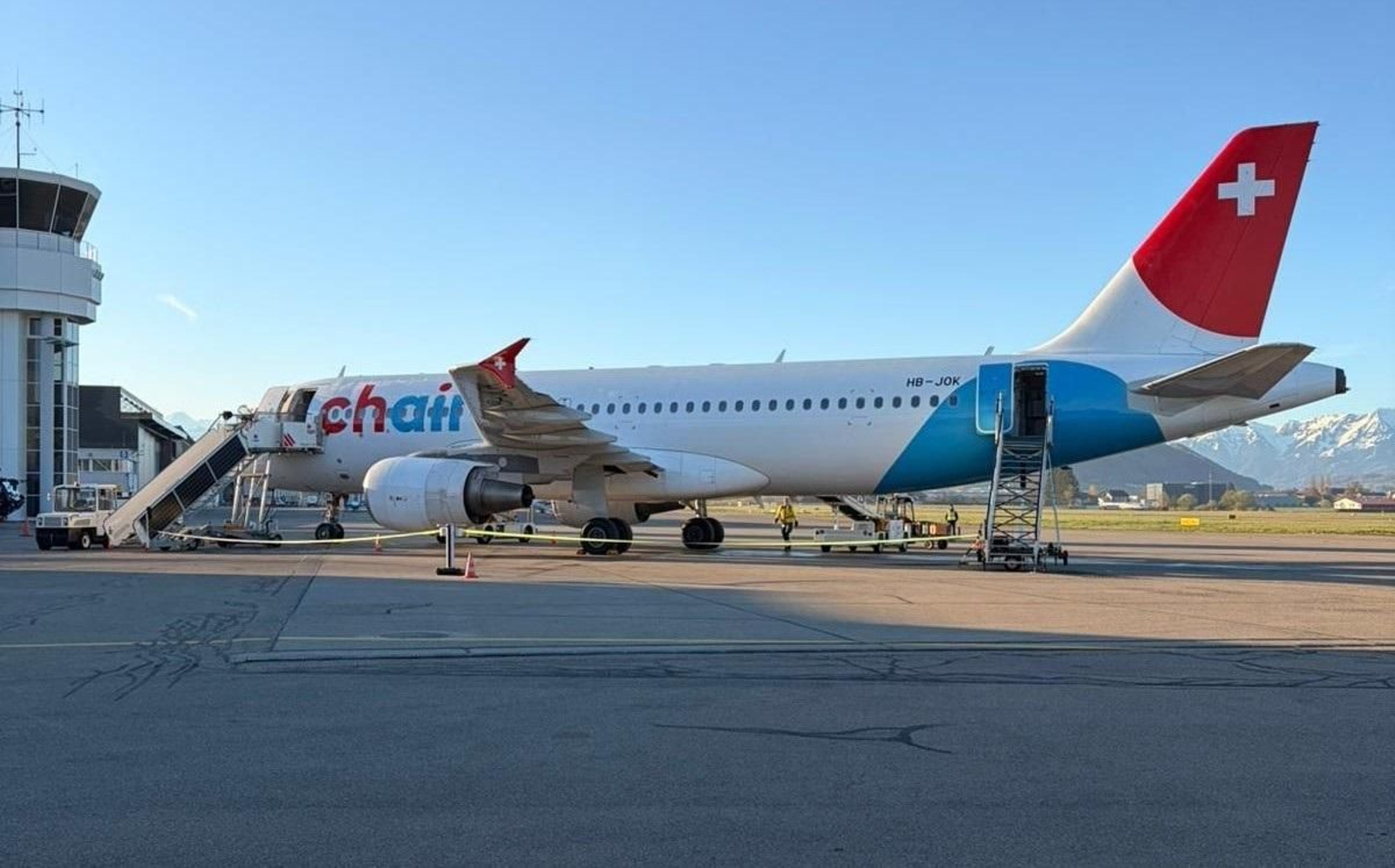 Un avión estacionado en el aeropuerto de Jérez