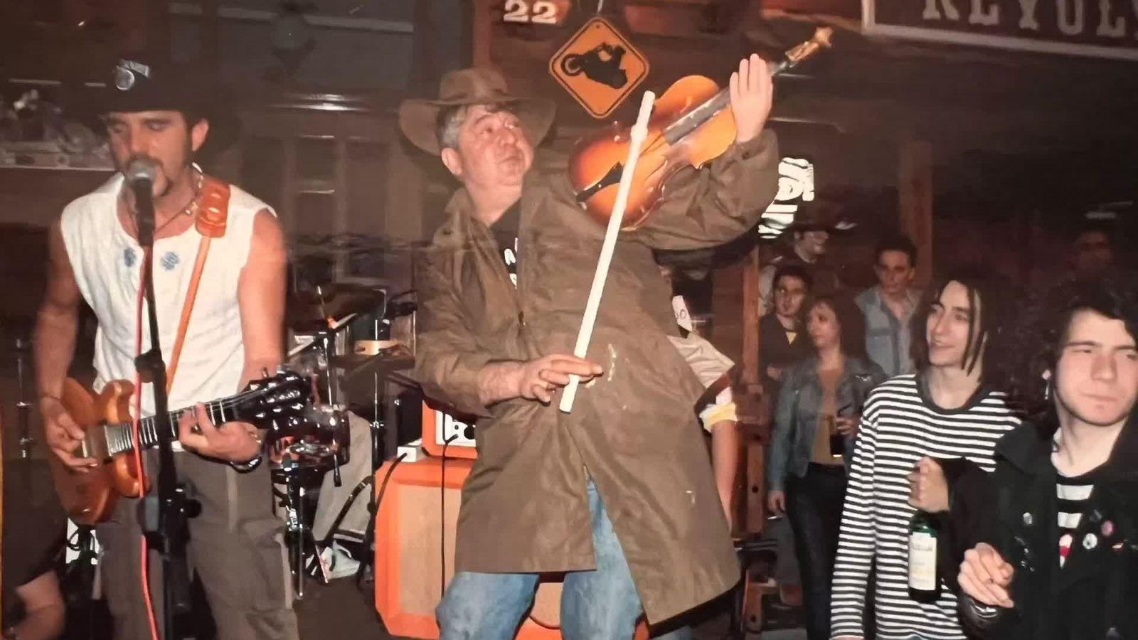 Toño Cesteiro en su pub, el Revolver, en una foto de archivo.