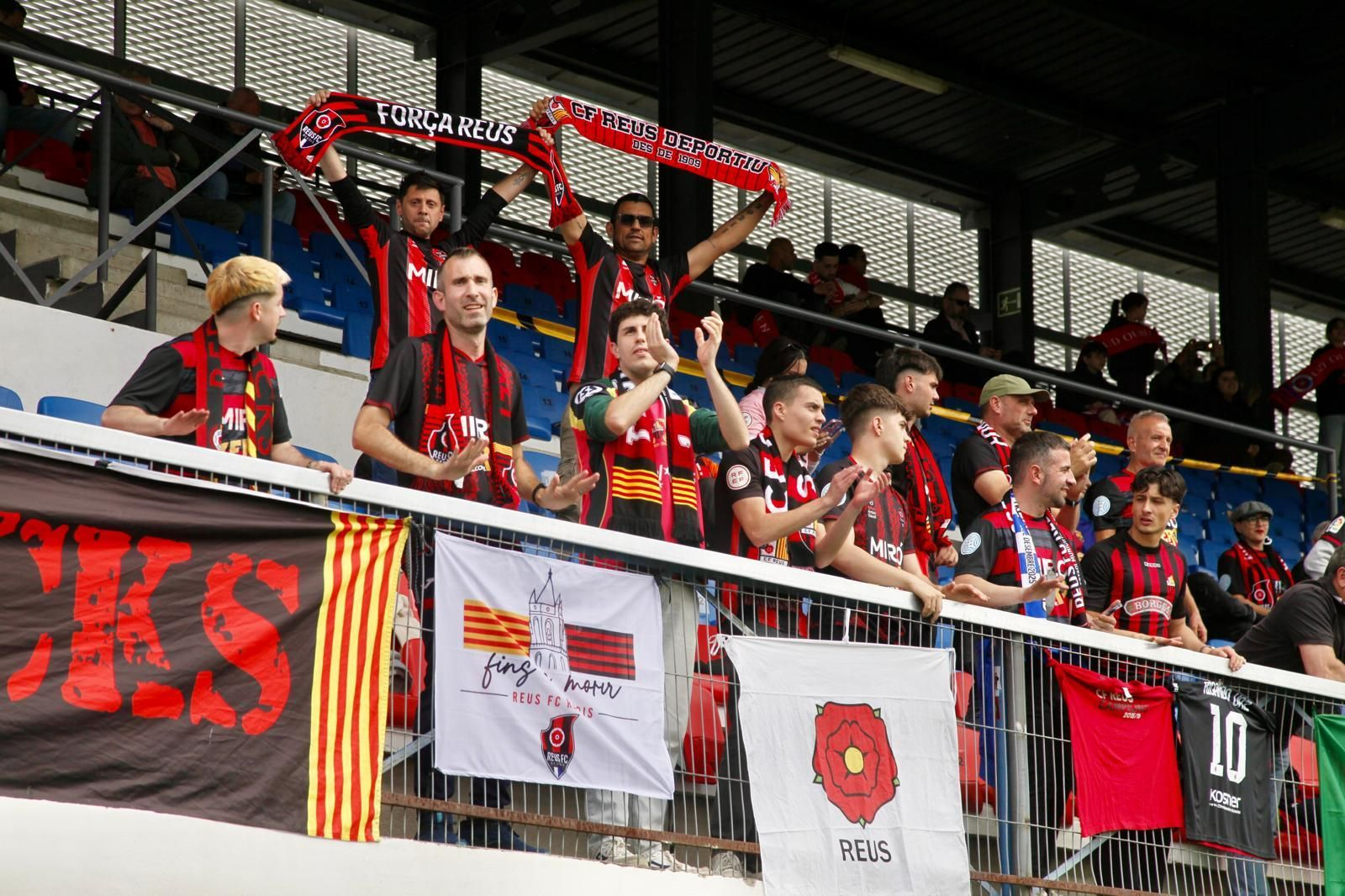 La afición del Reus también se hizo presente en el Estadio de O Couto.