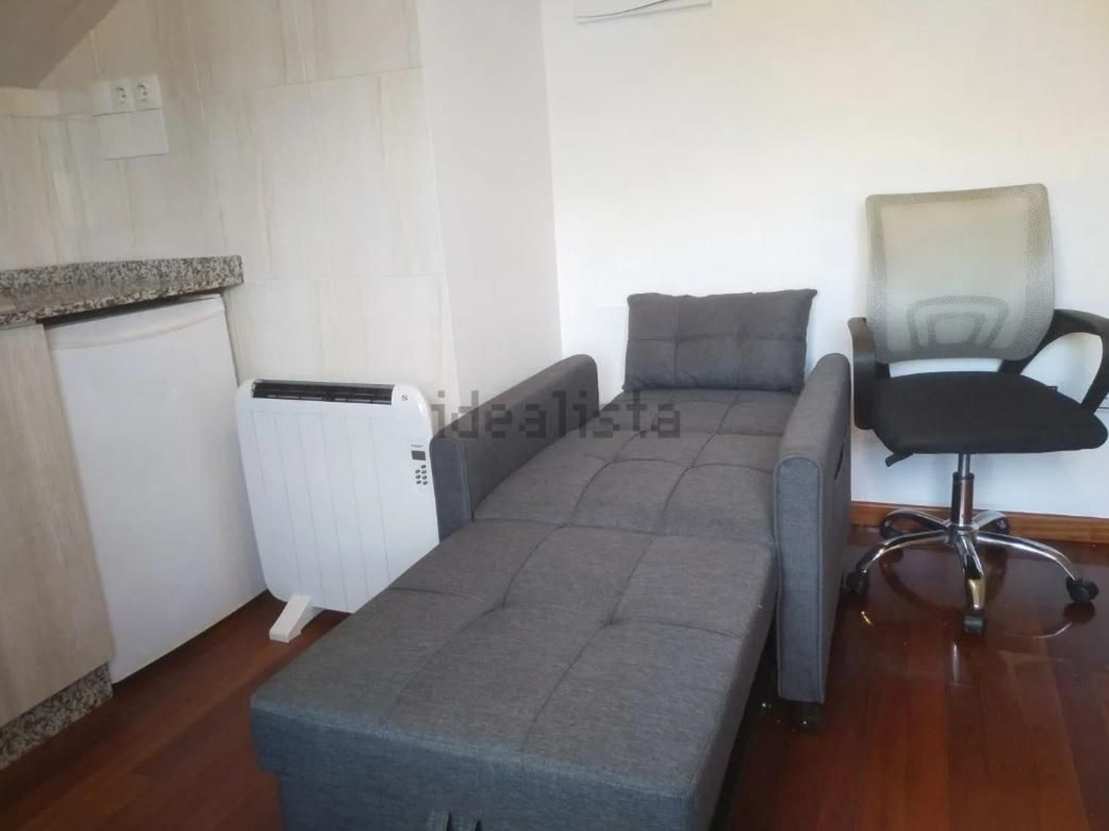 Galería | Así es el minipiso de 12 metros cuadrados que se alquila por 240 euros en Ourense, en fotos