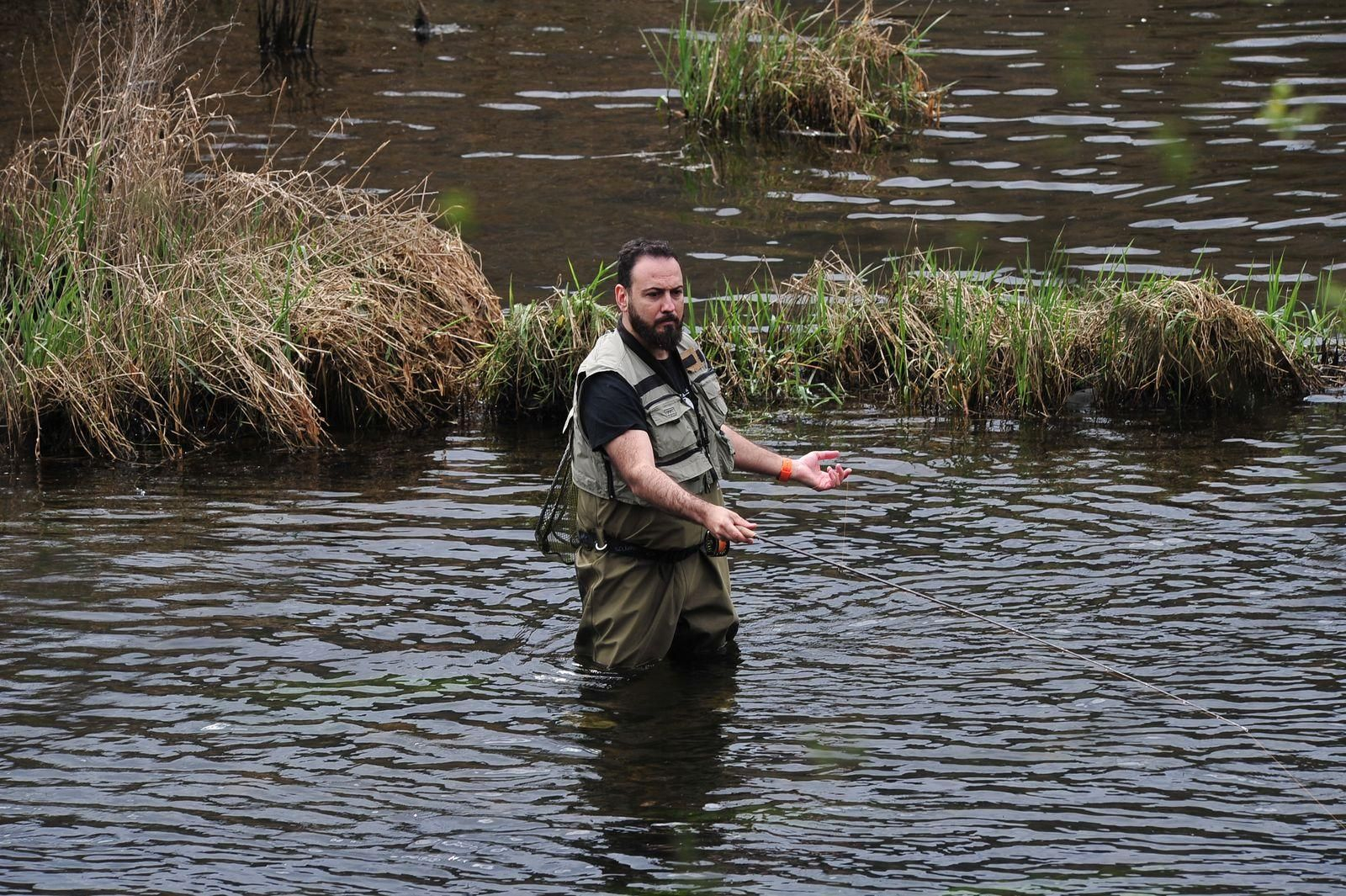 Primera jornada de pesca fluvial en el Miño (JOSÉ PAZ)