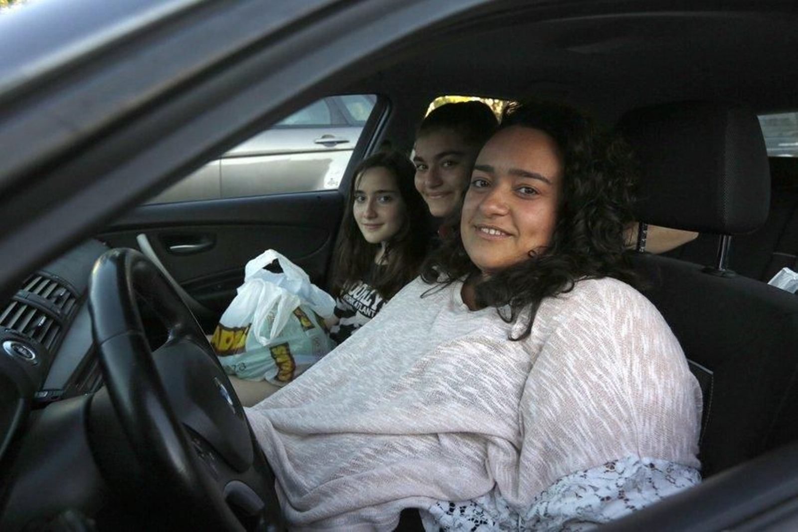 Tania, Celia e Mónica.
Foto: Xesús Fariñas.