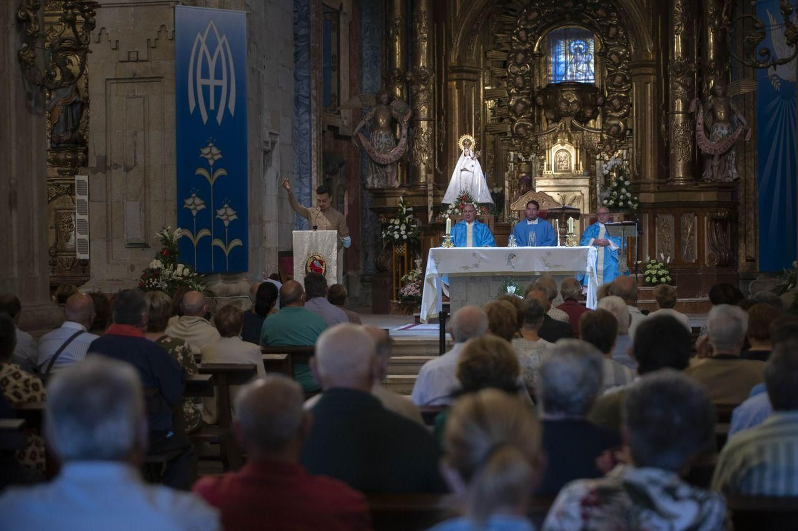 Primer día de la novena de Os Milagros (Martiño Pinal).