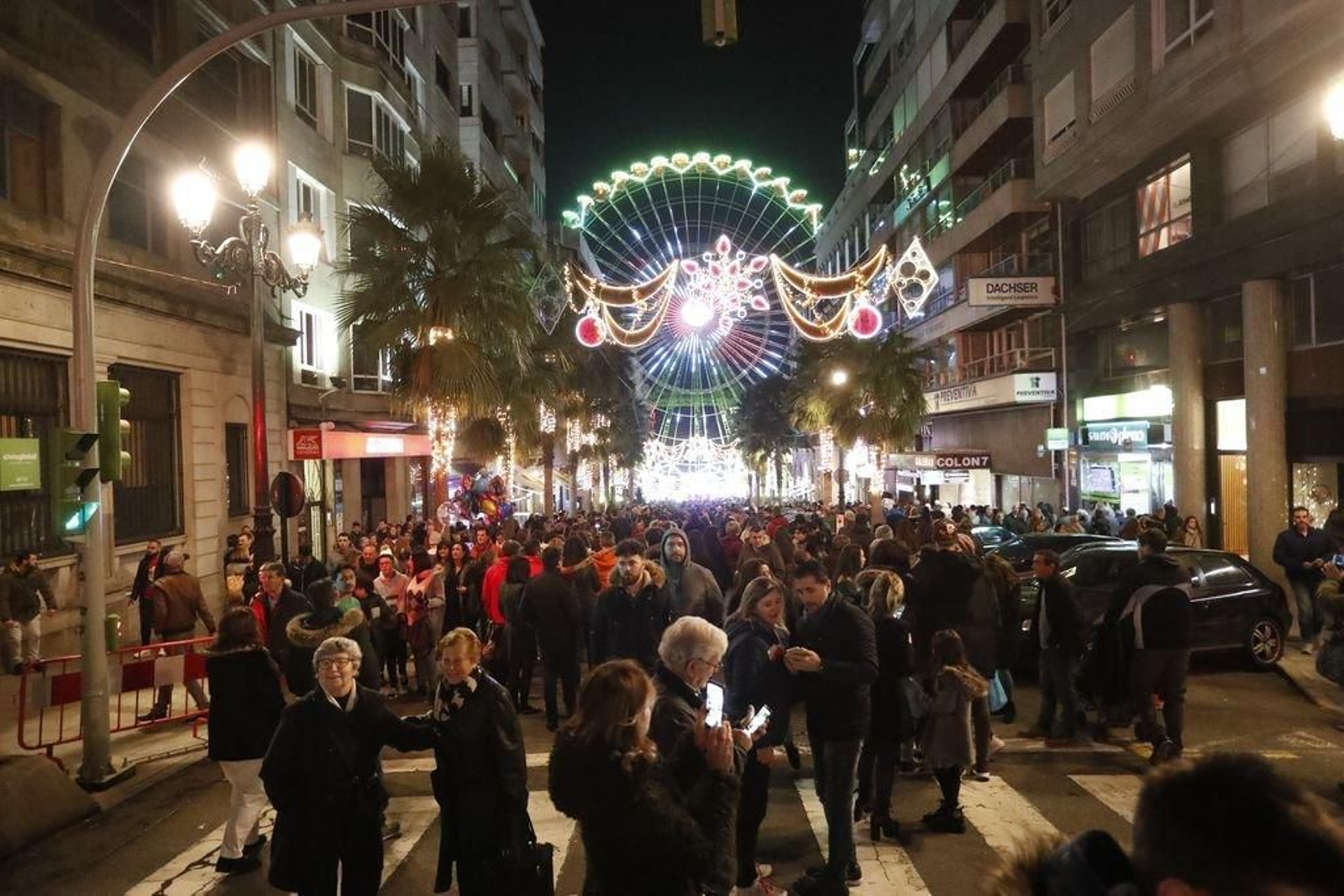 Los turistas invaden Vigo en el Puente157
