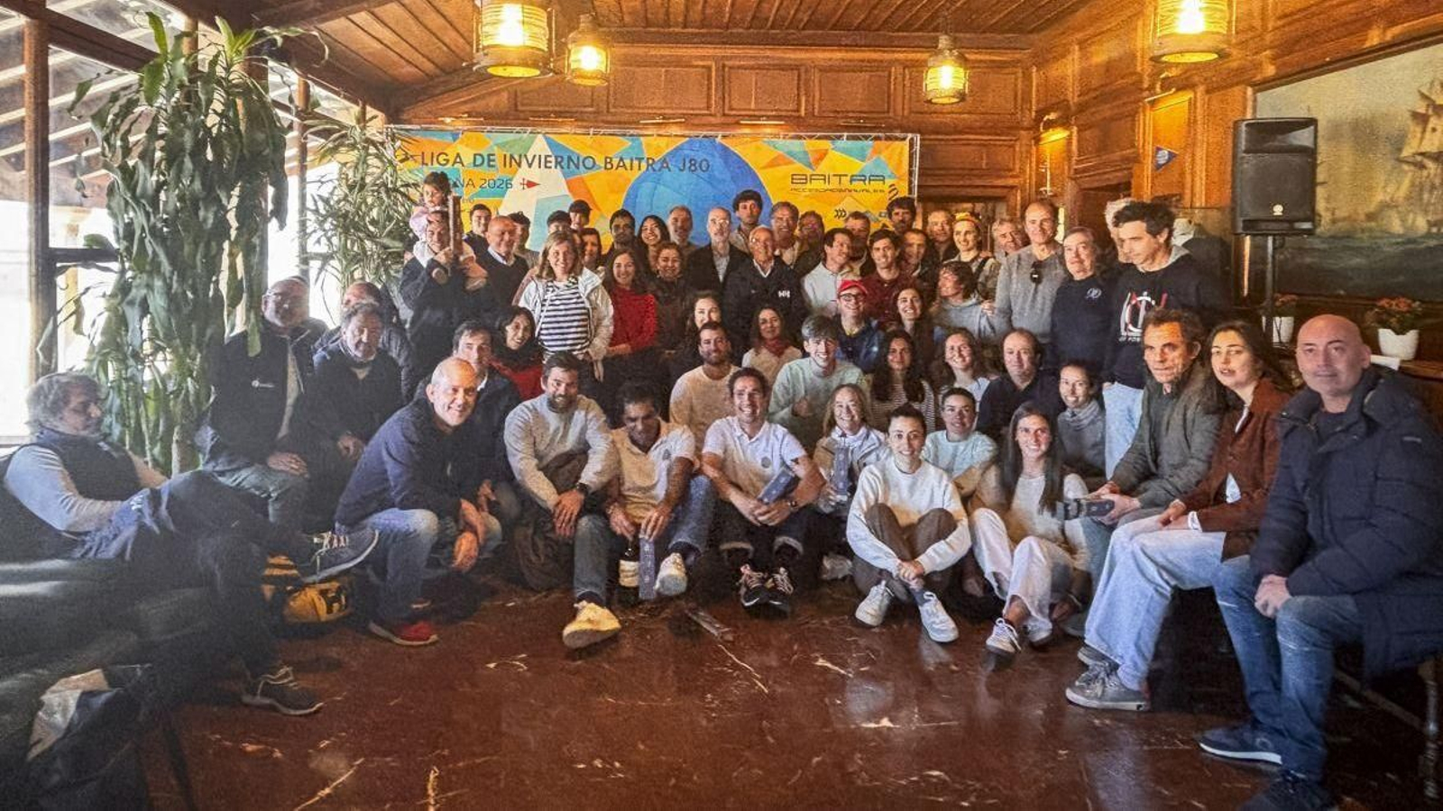 Foto de familia de todos los participantes en la Liga de Invierno de J80.