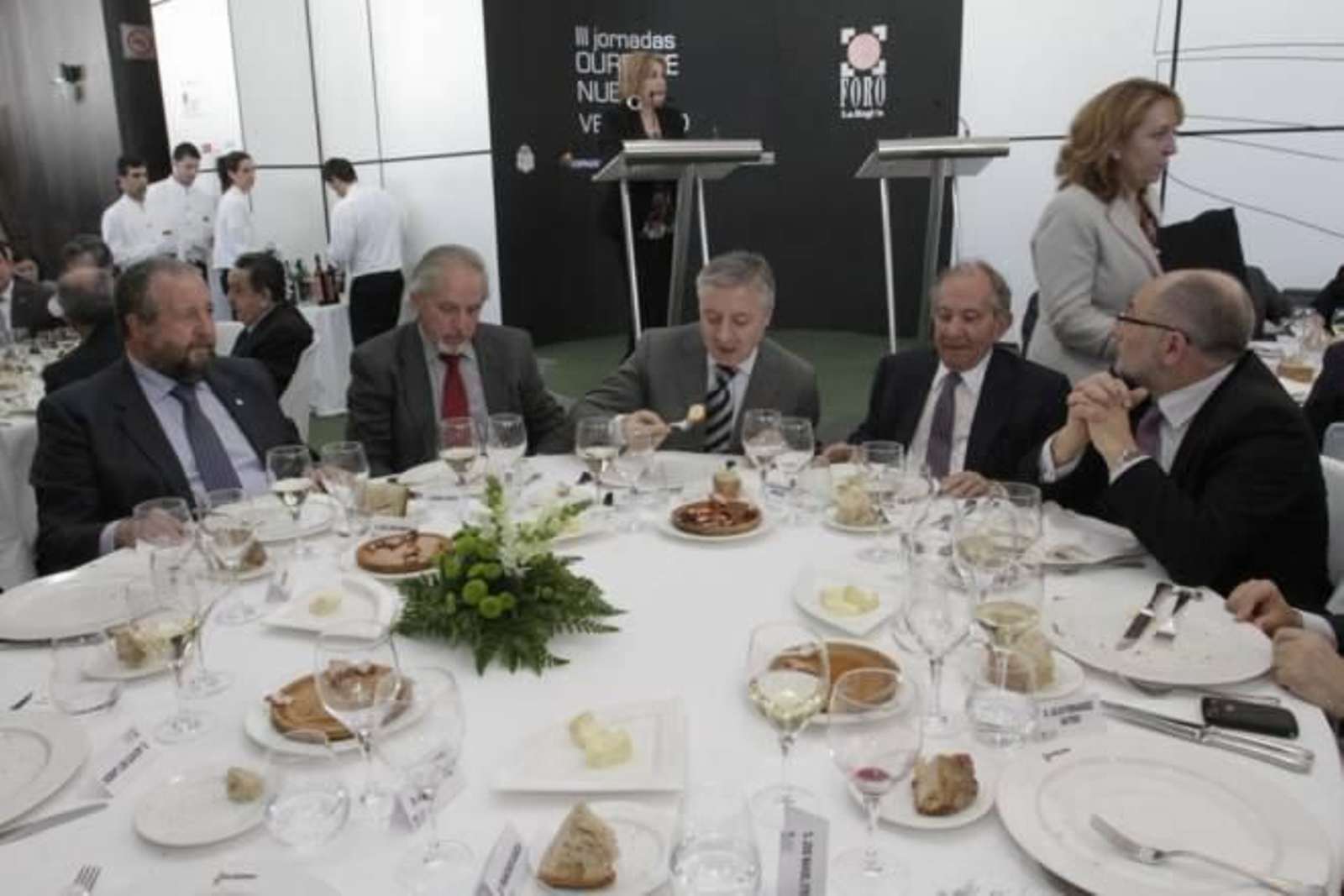De izquierda a derecha, José López Orozco, alcalde de Lugo; Miguel Cortizo, delegado del Gobierno en Galicia; José Blanco, ministro de Fomento; José Luis Outeiriño, editor-presidente de La Región, y Francisco Rodríguez, alcalde de Ourense