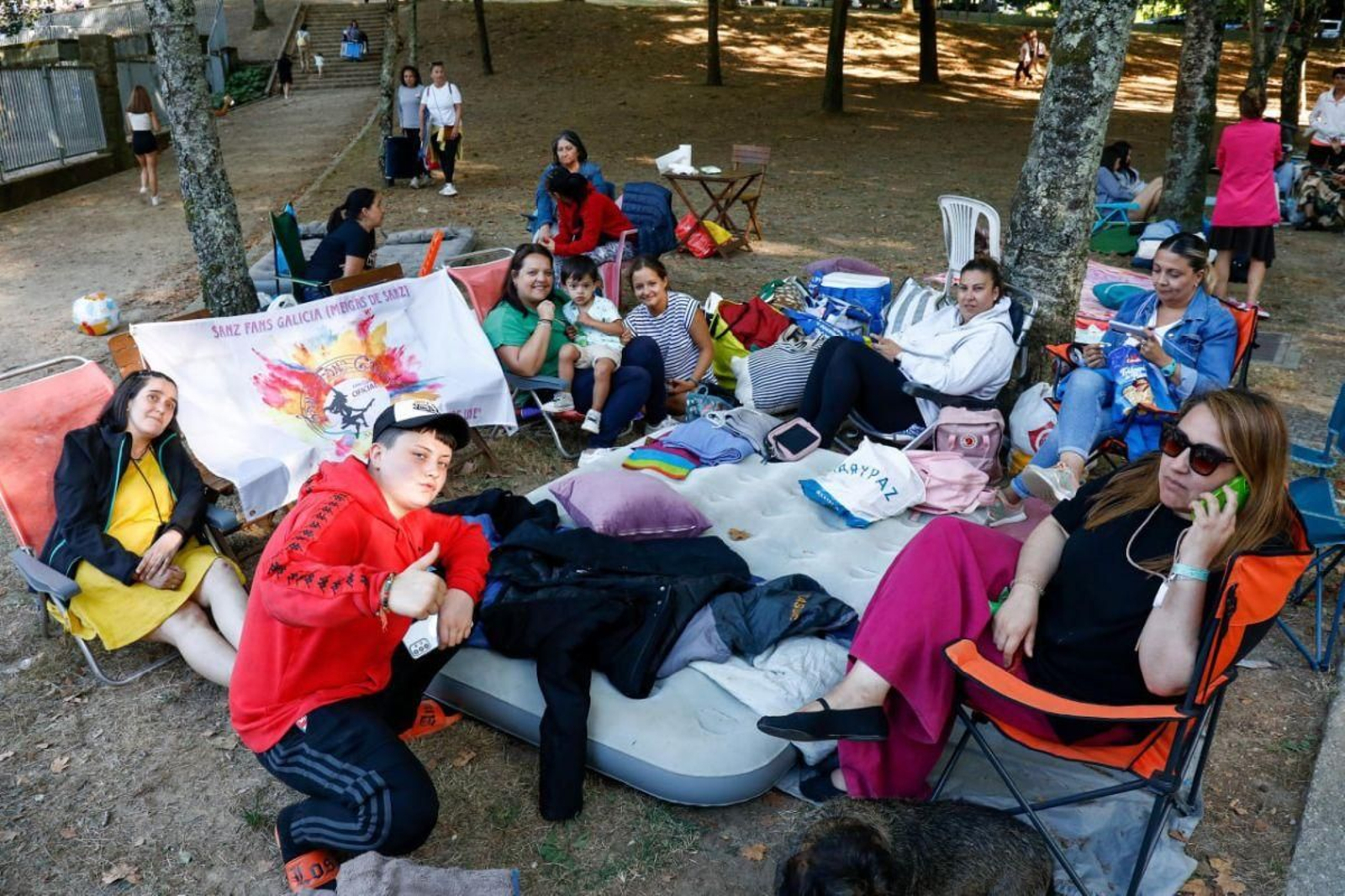 Las primeras seguidoras de Alejandro Sanz ya guardan sitio.