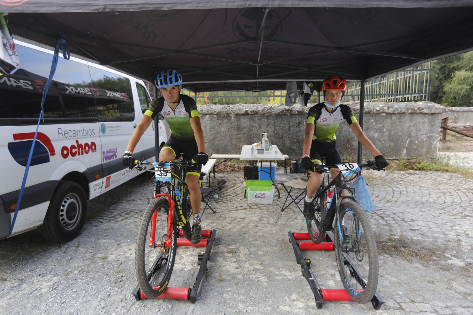 Participantes de la prueba Mini BTT Estacións Vivas que este fin de semana se celebró en Baños de Molgas.