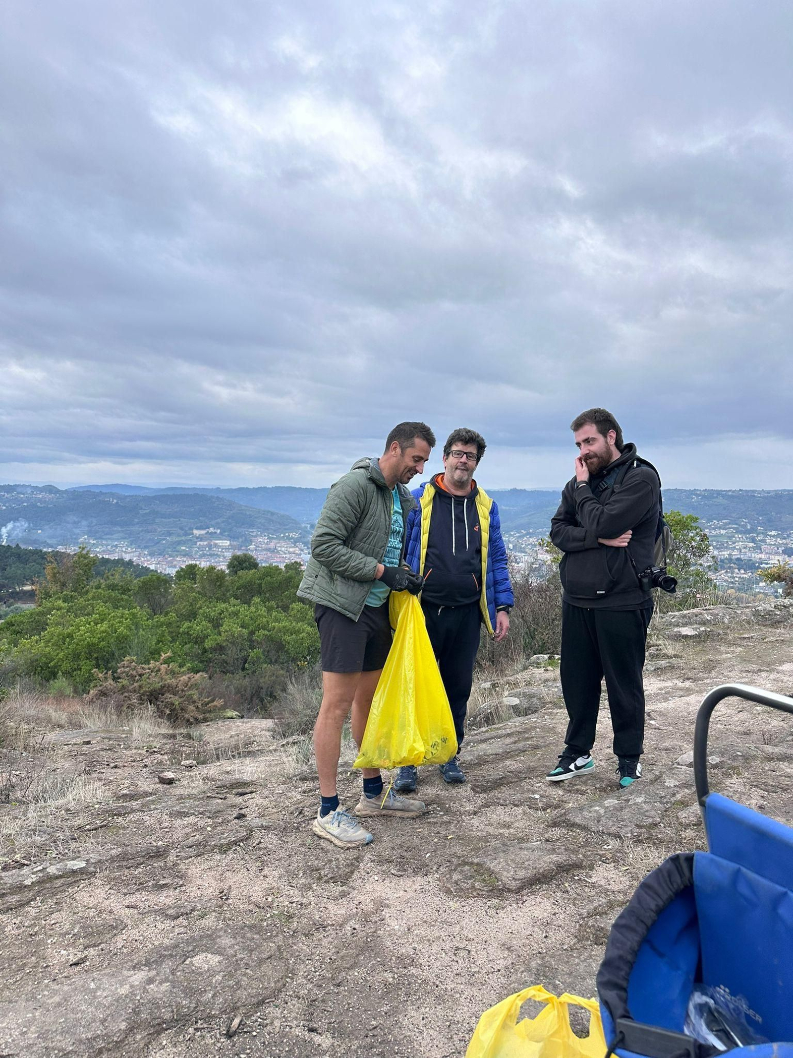 Ecovigilantes retiran la huella de los magostos
